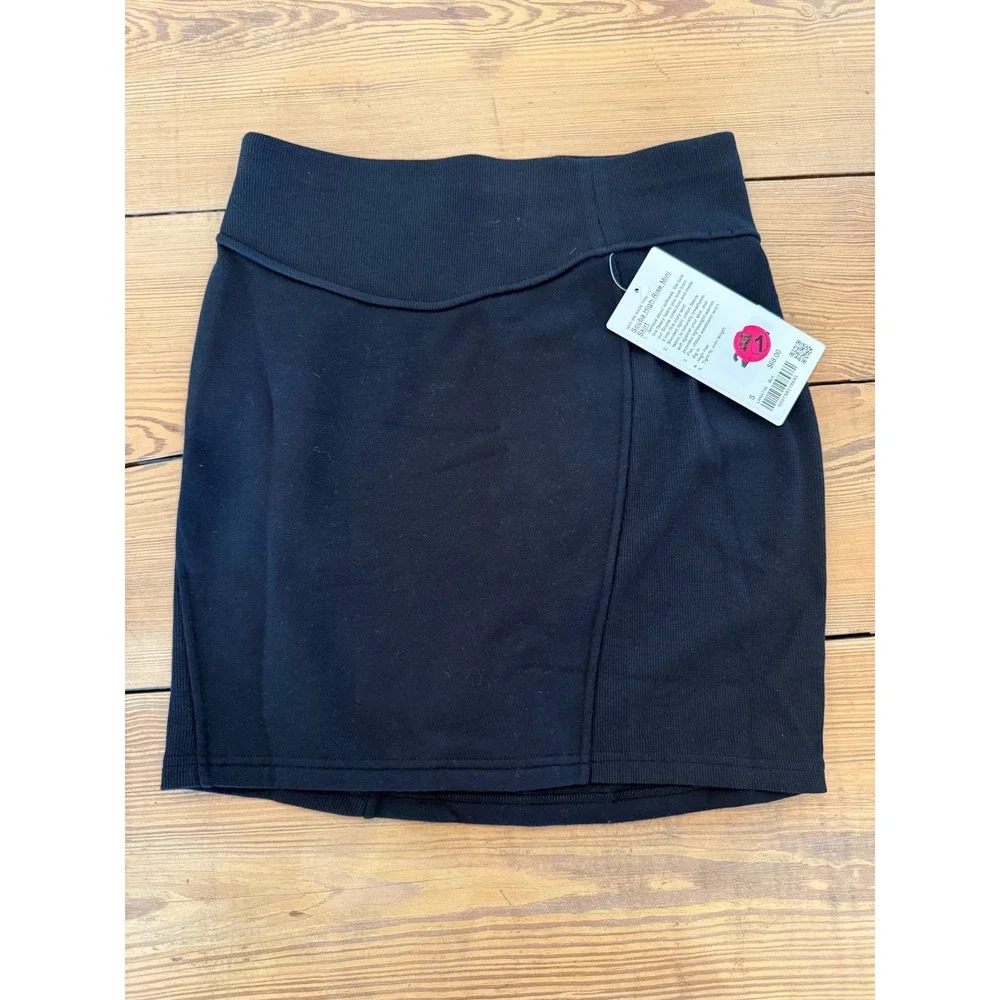 Lululemon‎ Scuba High-Rise Mini Skirt Black LW8AT5S Size S NWT
